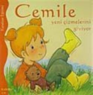 Cemile Yeni Çizmelerini Giyiyor